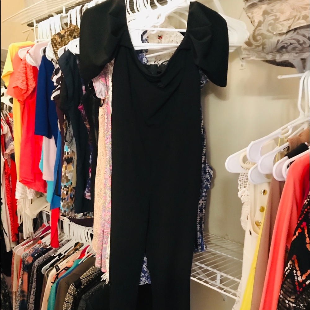 🌻NEW LISTING🌞🌻 Gorgeous Guess Jumpsuit